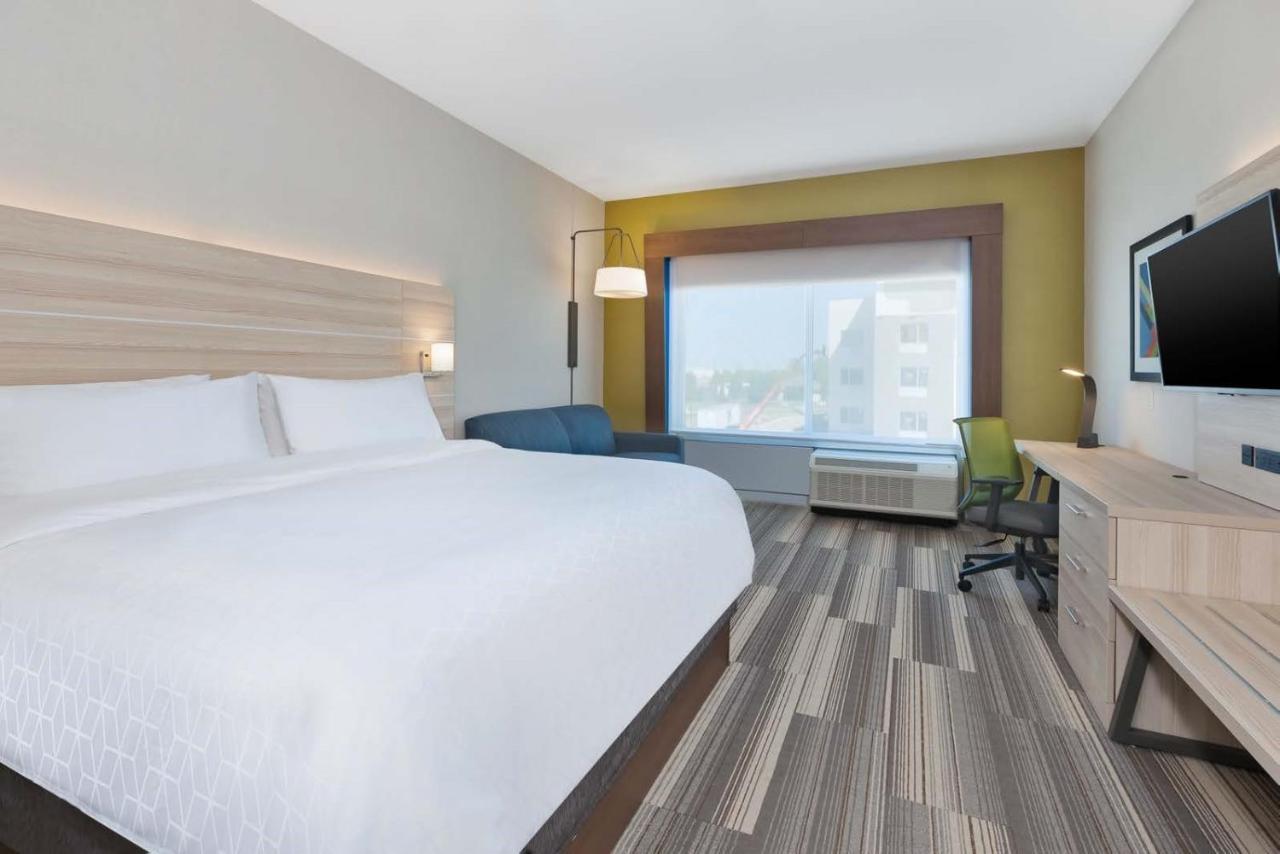 Hotel Holiday Express & - Airport - South By Ihg