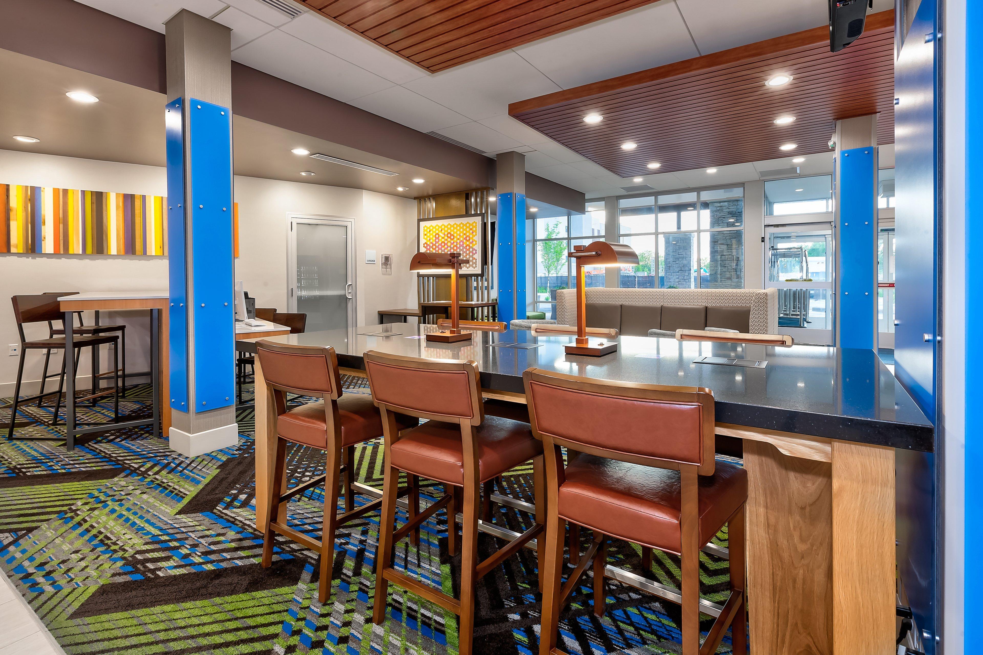 Express & - Airport - South By Ihg Hotel