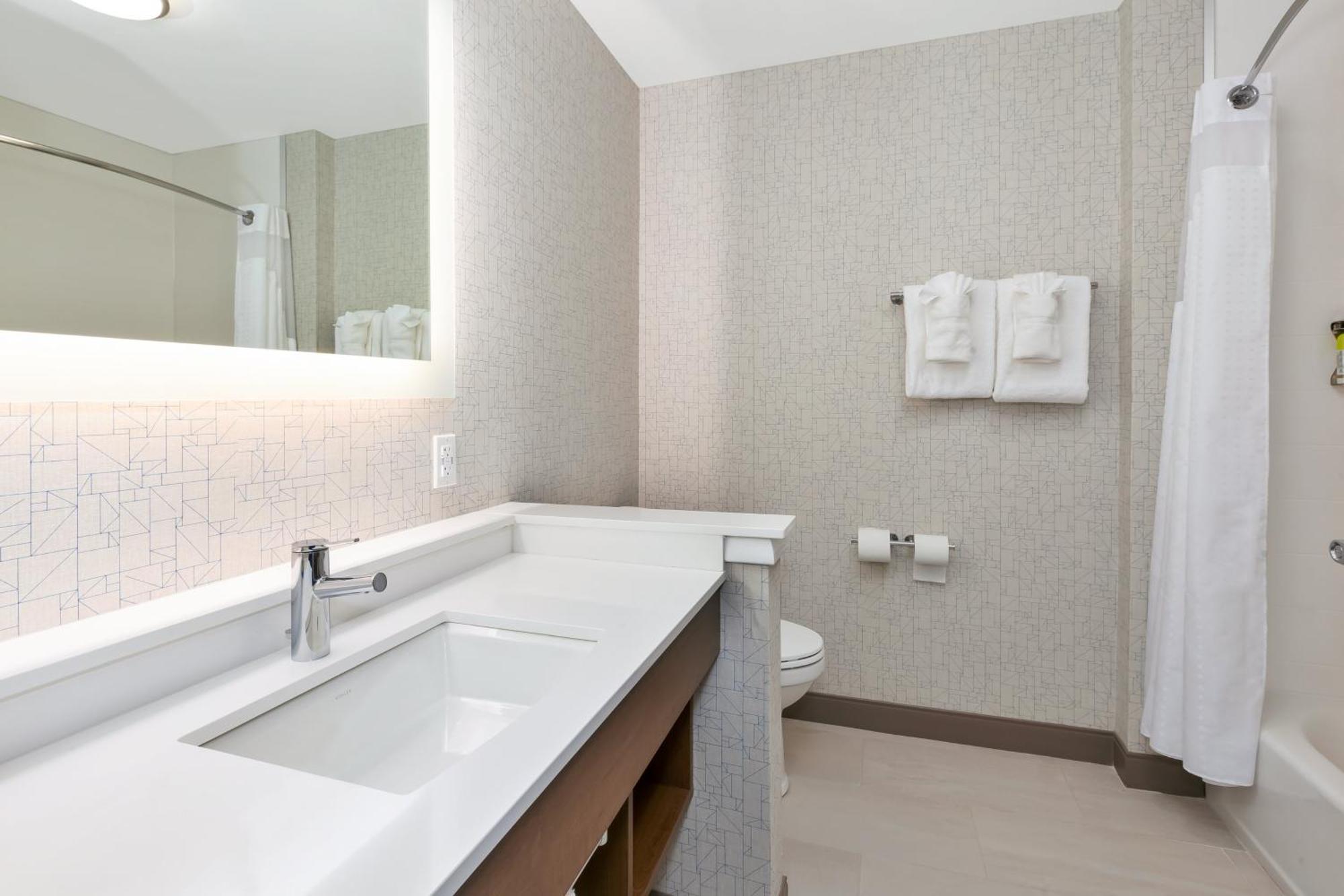Express & - Airport - South By Ihg 3* Cascade